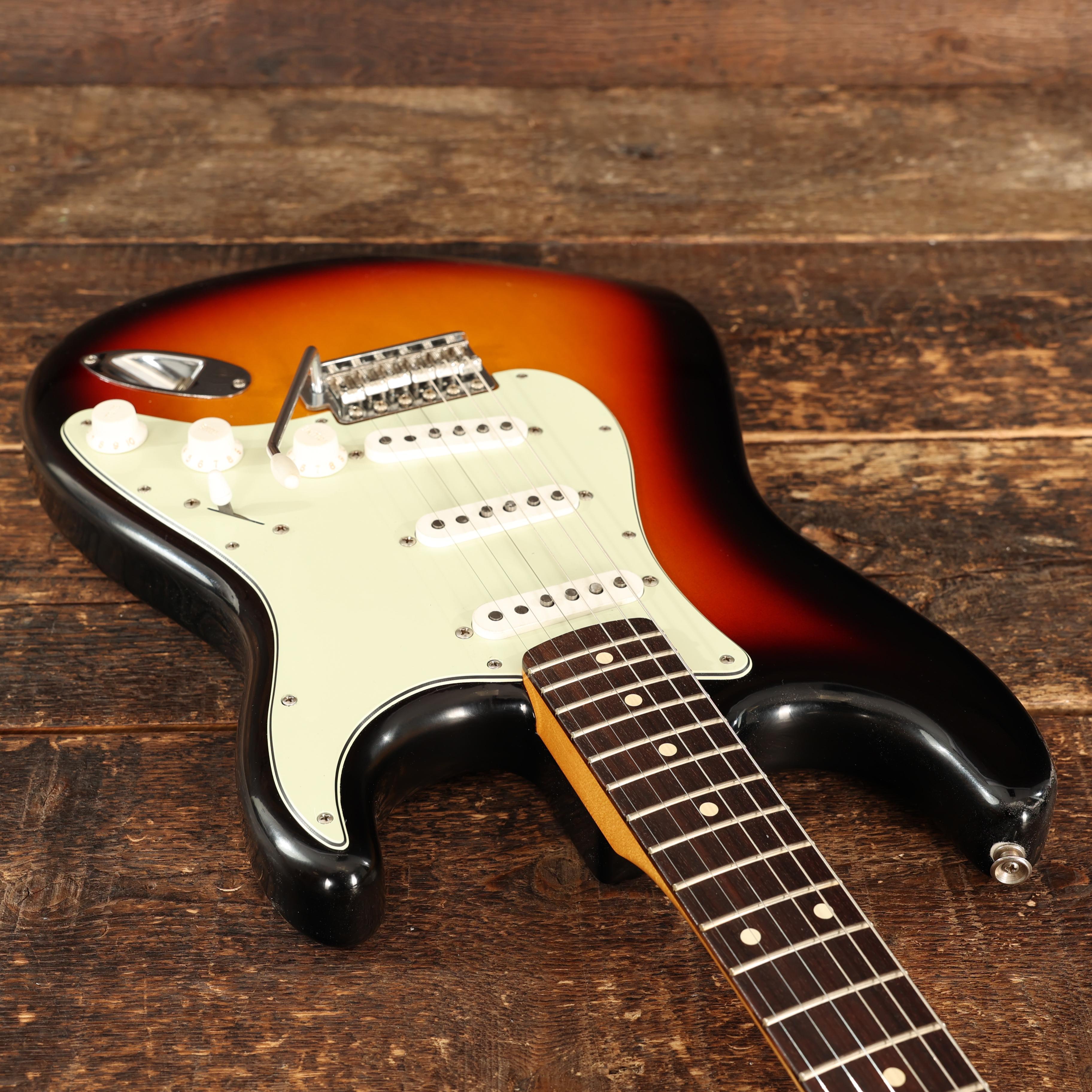 Fender FSR Road Worn '60s Stratocaster in Three Colour Sunburst